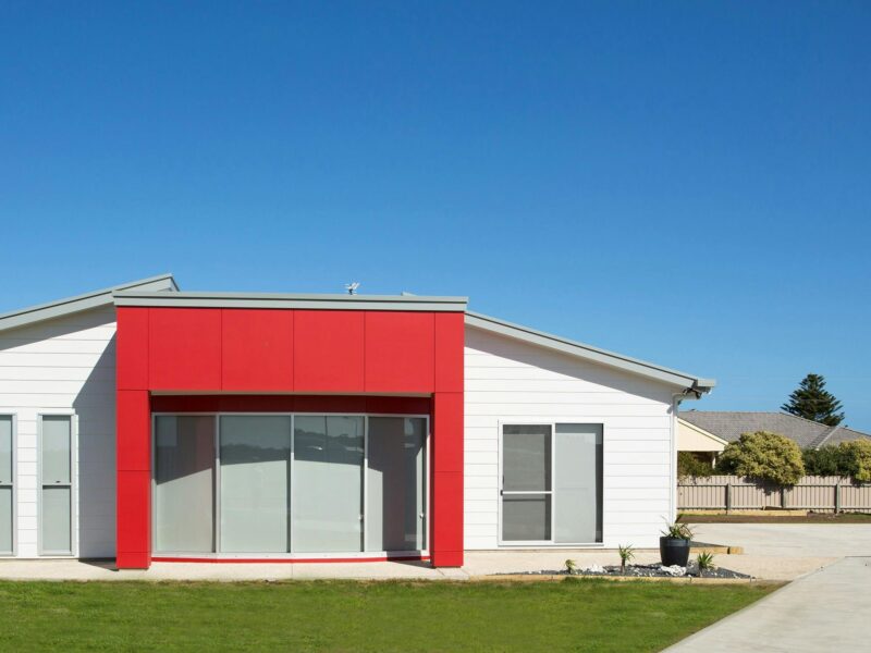 ATDW Red Fin.jpeg Front of Red Fin, fully enclosed back yard and long drive way