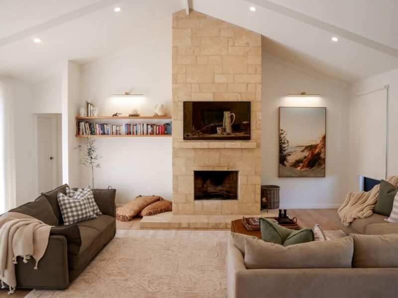 ATDW Kookaburra Beachhouse.jpeg Open fire place, Smart TV, Reading material, comfortable sofas