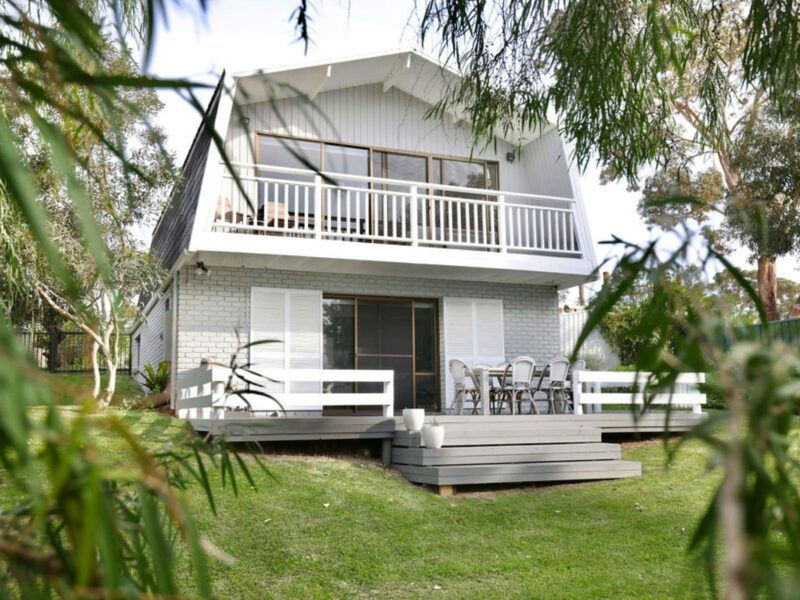 ATDW Sabi At Robe.jpeg Sabi Robe extensive lawn area