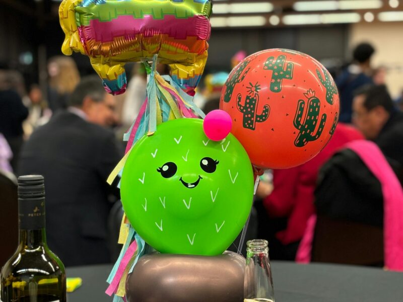 Table decoration of a balloon with a cactus shape