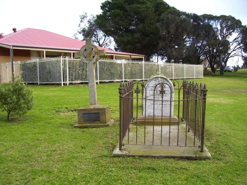 Located next to the Millicent hospital is the grave of James Nelson and 3 unknown sailors.