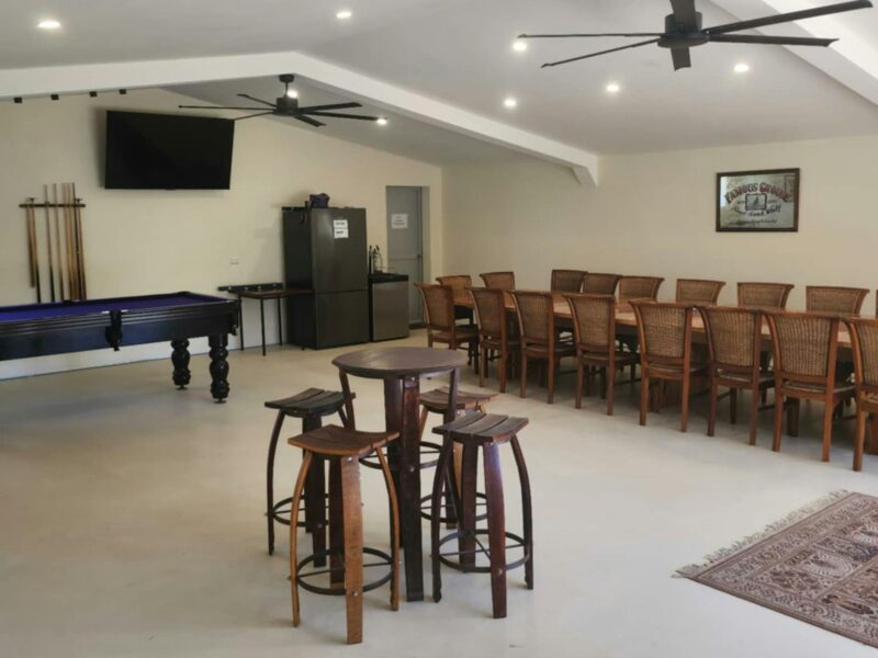 Pool table, darts and large table for large groups